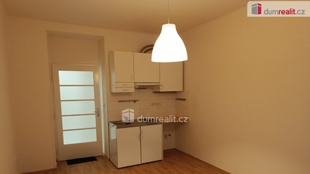 Pronájem bytu 1+kk 25 m², Praha 10