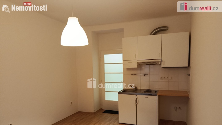 Pronájem bytu 1+kk 25 m², Praha 10