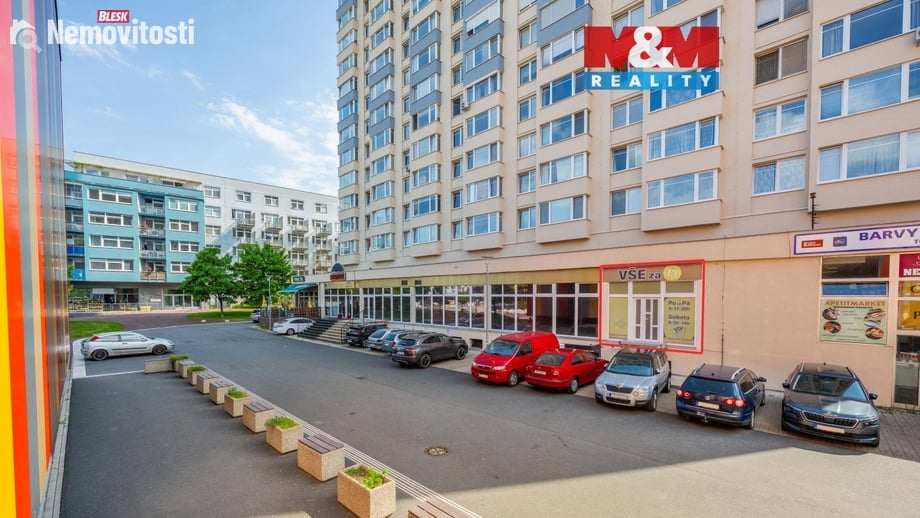 Pronájem obchodního prostoru 300 m², Praha 8