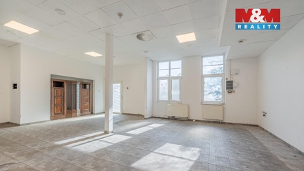Pronájem obchodního prostoru 150 m², Praha 8