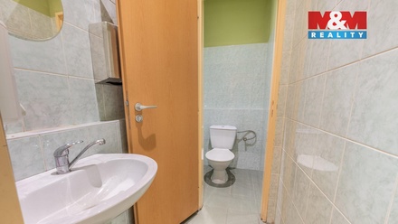 Pronájem obchodního prostoru 150 m², Praha 8