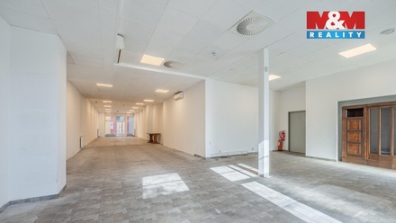 Pronájem obchodního prostoru 150 m², Praha 8