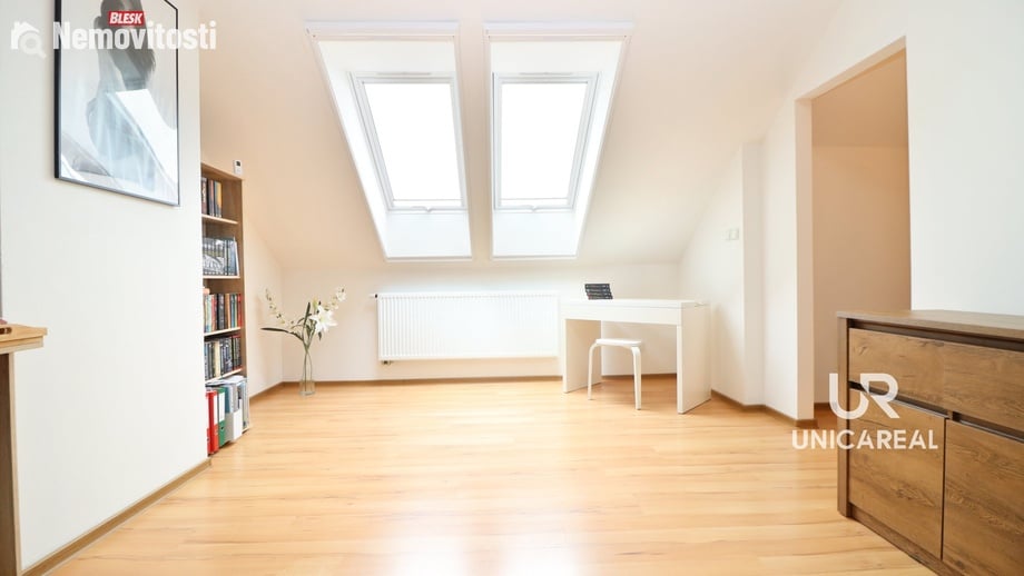 Prodej bytu 3+kk 71 m², Velešovice