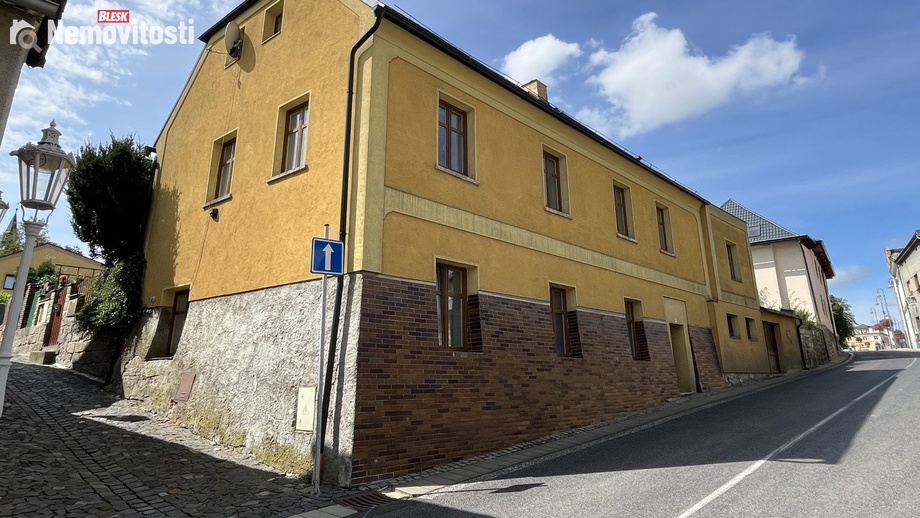 Prodej rodinného domu 190 m², Bělá pod Bezdězem