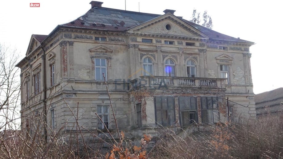 Prodej rodinného domu 1 000 m², Dubčany