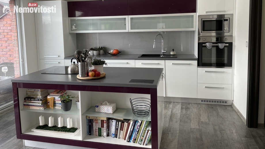 Prodej rodinného domu 300 m², Šardice