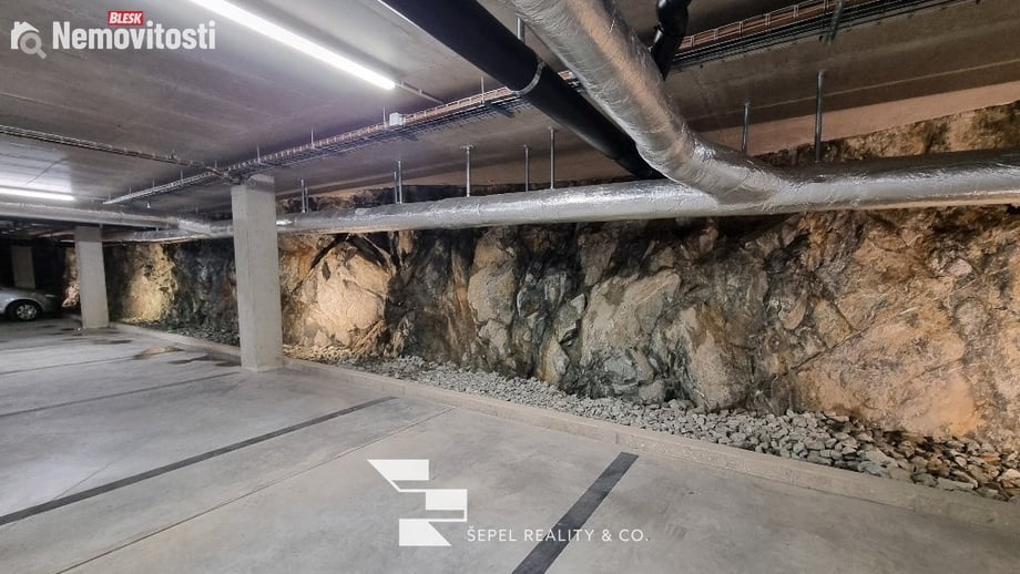 Pronájem garážového stání 12 m², Brno - Komín