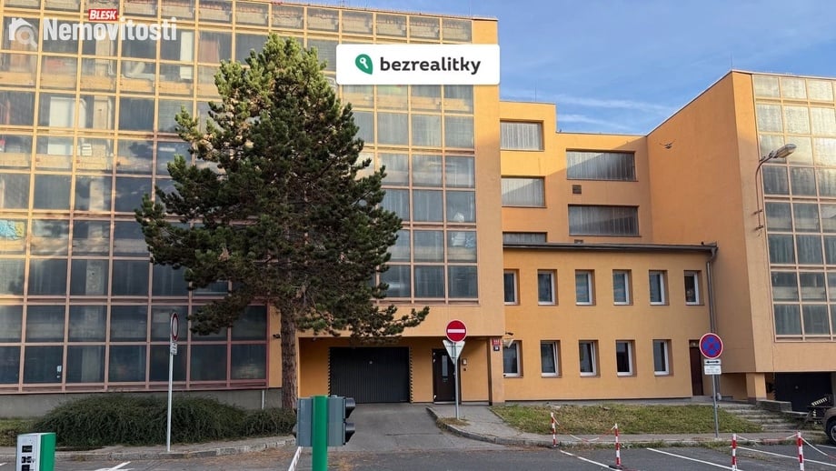 Prodej garáže 18 m², Praha - Střížkov