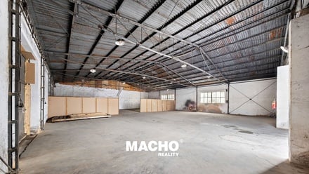 Pronájem skladu 405 m², Chrášťany