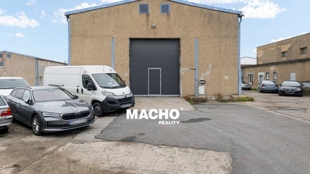 Pronájem skladu 588 m², Chrášťany