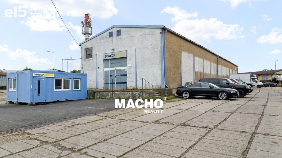 Pronájem skladu 588 m², Chrášťany