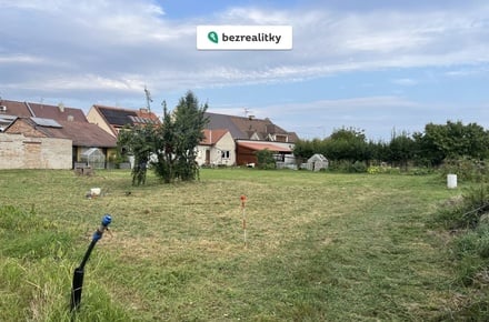 Prodej stavebního pozemku 980 m², Velké Bílovice