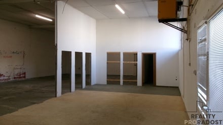 Pronájem skladu 273 m², Brno