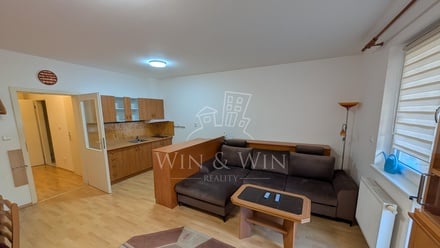 Pronájem bytu 1+kk 83 m², Praha - Běchovice
