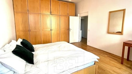 Pronájem bytu 2+kk 58 m², Praha - Holešovice