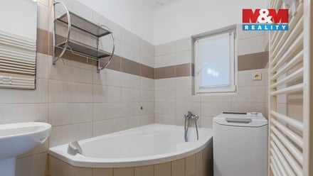 Prodej rodinného domu 196 m², Obytce
