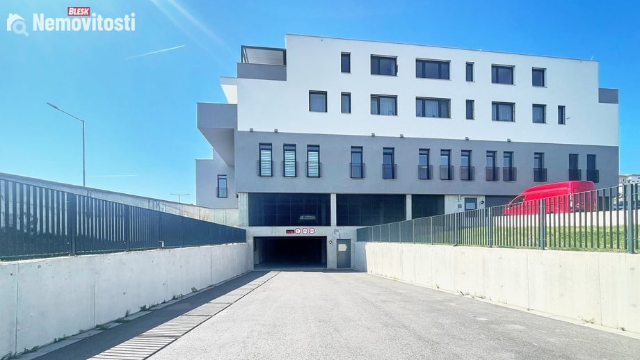 Pronájem garážového stání 16 m², Znojmo
