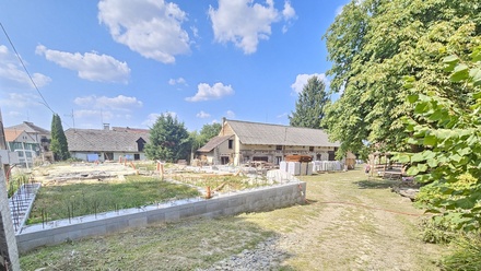 Prodej stavebního pozemku 5 474 m², Slatina