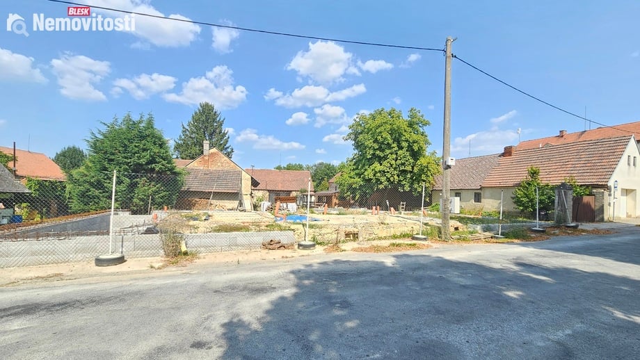 Prodej stavebního pozemku 5 474 m², Slatina