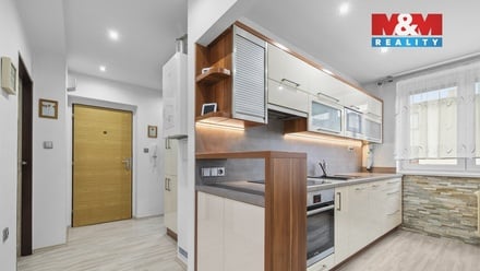 Prodej bytu 3+1 67 m², Městec Králové