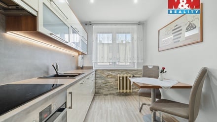 Prodej bytu 3+1 67 m², Městec Králové