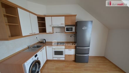 Pronájem bytu 1+kk 43 m², Praha-Šeberov