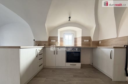 Pronájem bytu 3+kk 84 m², Vchynice