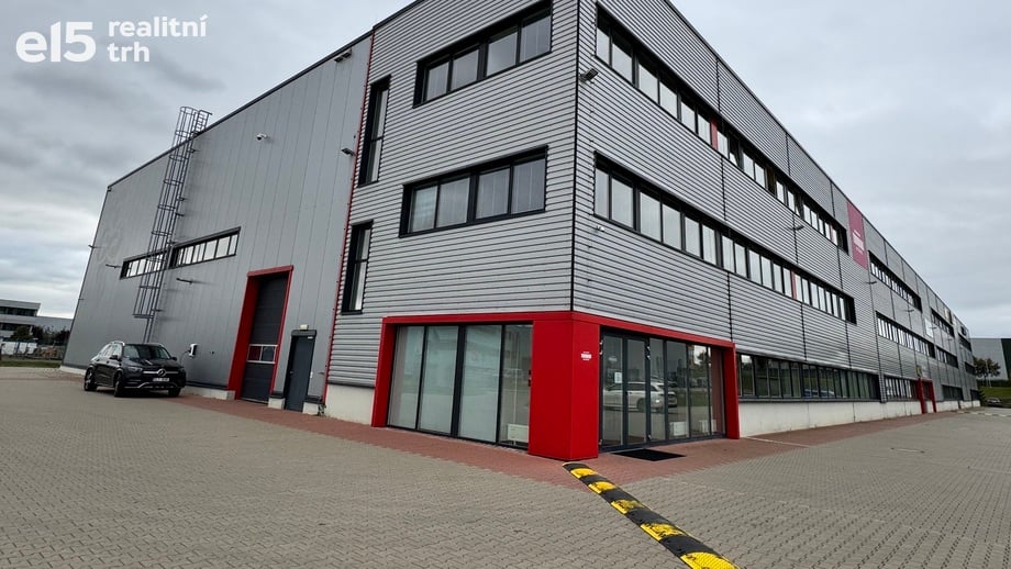 Pronájem kanceláře 1 400 m², Praha