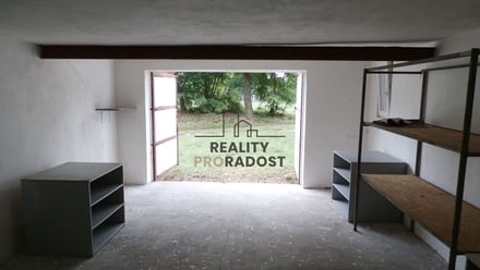 Pronájem garáže 26 m², Práče