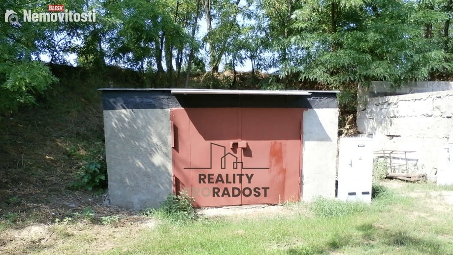 Pronájem garáže 26 m², Práče