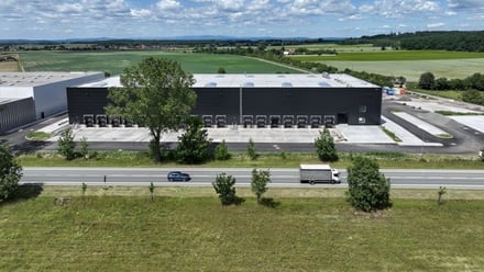 Pronájem skladu 864 m², Hradec Králové