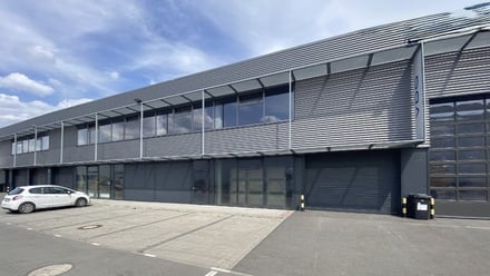 Pronájem skladu 864 m², Hradec Králové