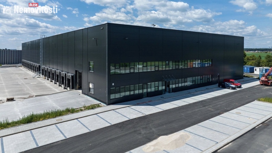Pronájem skladu 864 m², Hradec Králové