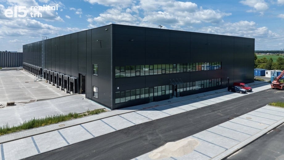 Pronájem skladu 864 m², Hradec Králové