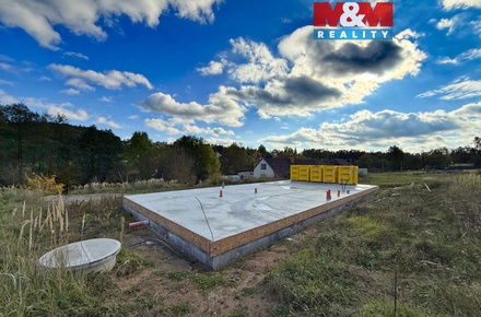 Prodej stavebního pozemku 1 708 m², Klučenice