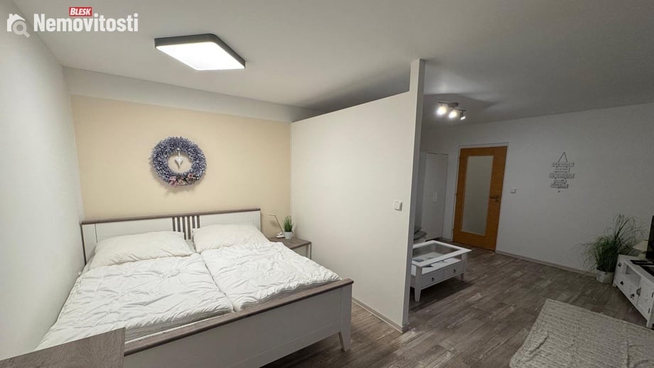 Pronájem bytu 2+kk 50 m², Zvěrotice