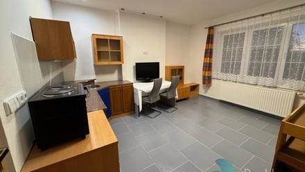 Pronájem bytu 1+kk 20 m², Zvěrotice