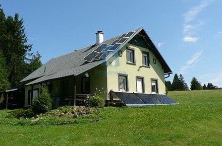 Prodej rodinného domu 245 m², Lesná