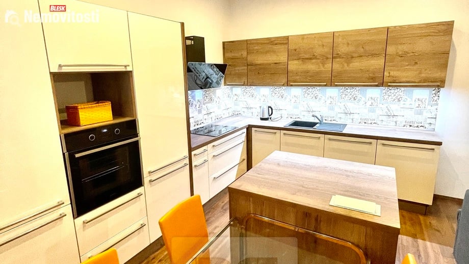 Pronájem bytu 3+kk 77 m², Praha - Kobylisy