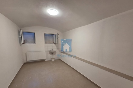 Pronájem obchodního prostoru 18 m², Plzeň 3