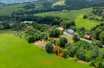 Prodej stavebního pozemku 2 142 m², Oznice