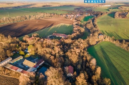 Prodej stavebního pozemku 2 272 m², Slaný