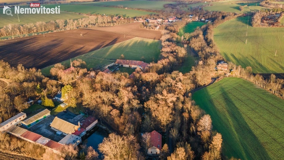 Prodej stavebního pozemku 2 272 m², Slaný