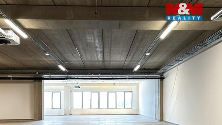 Pronájem obchodního prostoru 829 m², Nupaky