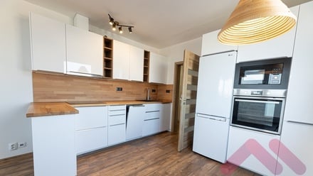 Pronájem bytu 2+kk 46 m², Praha 5