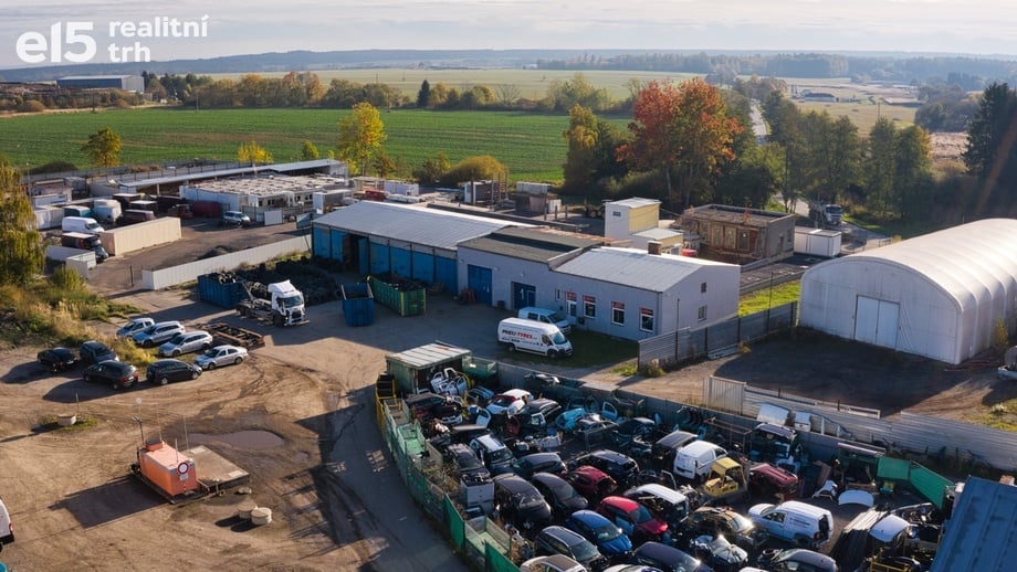 Prodej komerční nemovitosti 2 500 m², Lišov