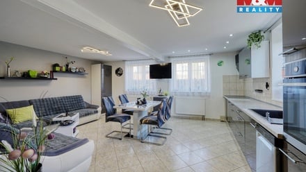 Prodej rodinného domu 225 m², Dolany