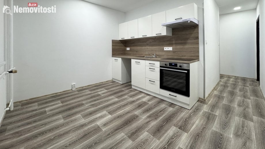 Pronájem bytu 1+1 35 m², Ostrov