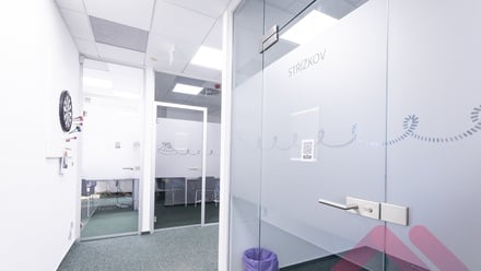 Pronájem kanceláře 289 m², Praha 8