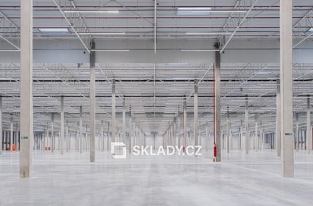 Pronájem skladu 11 000 m², Linhartice